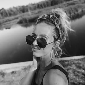 Meet your Posher, Em